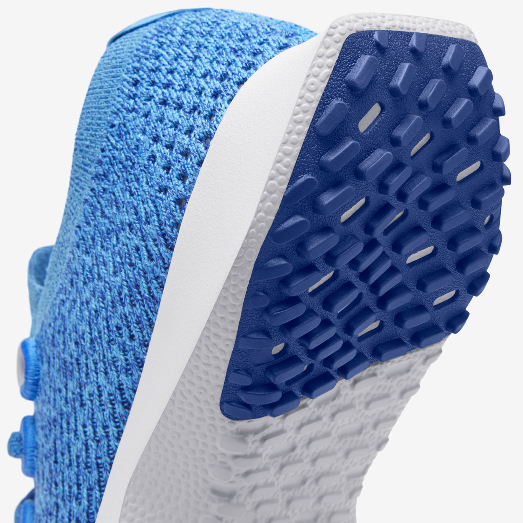 Adidas ultra boost 19 vs nike outlet pegasus 36