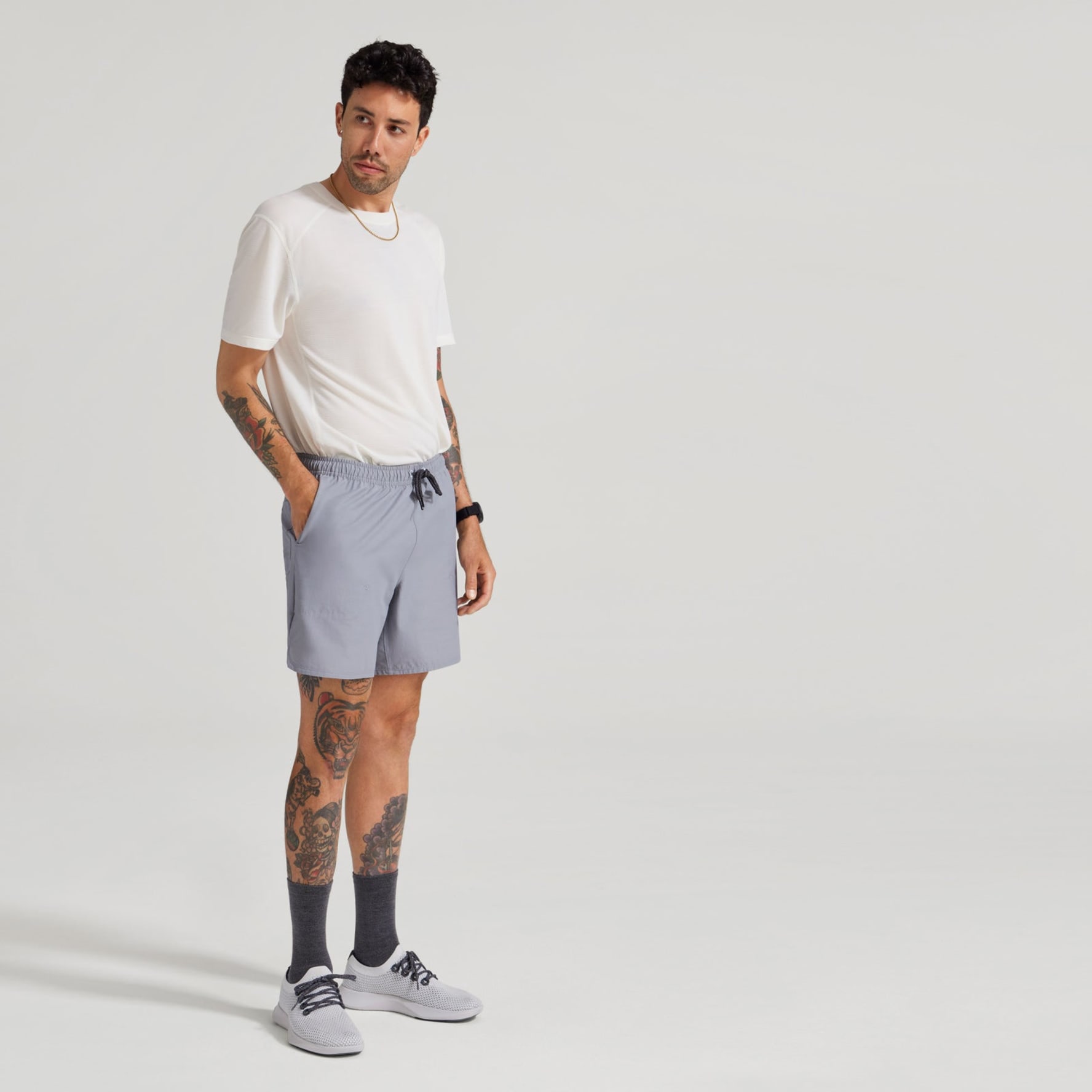 Men's outfits discount with grey shorts