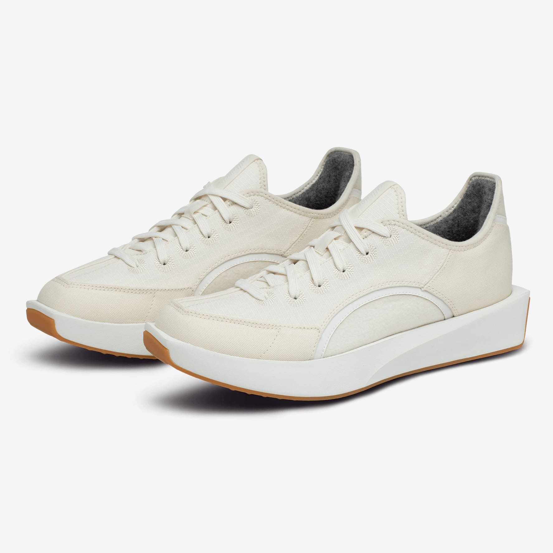 Sneakers with low store sole