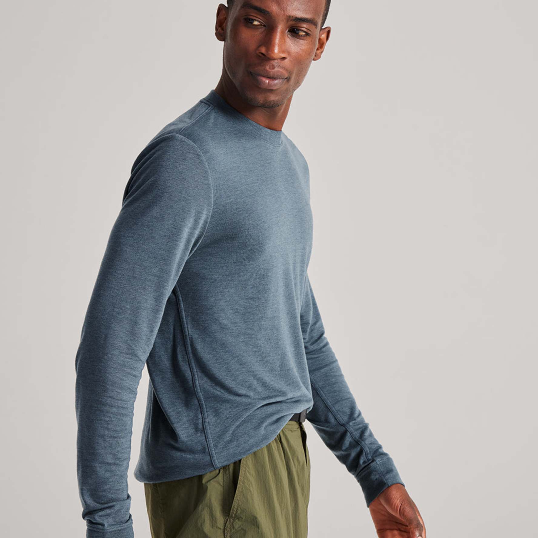 Does anyone have any reviews or fit pics of the Classic-Fit Cotton-Blend Long  Sleeve Shirt? : r/lululemon