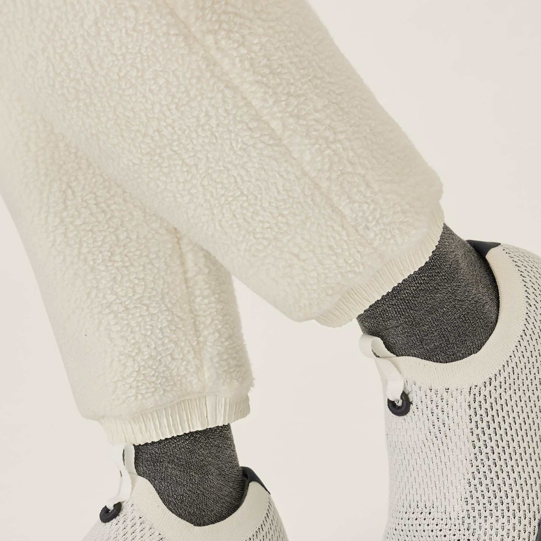 Nike sherpa discount joggers womens