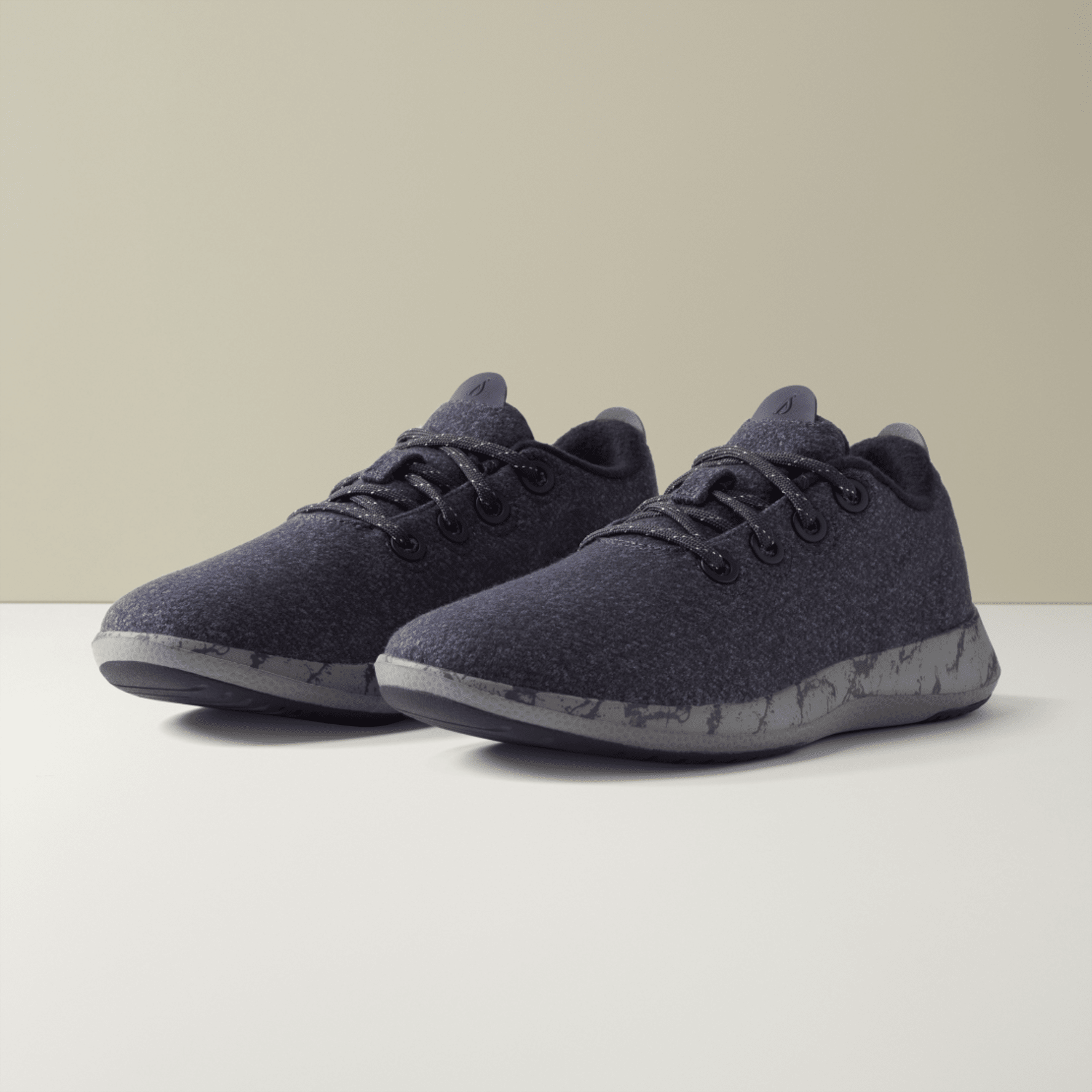 Water resistant top sneakers mens