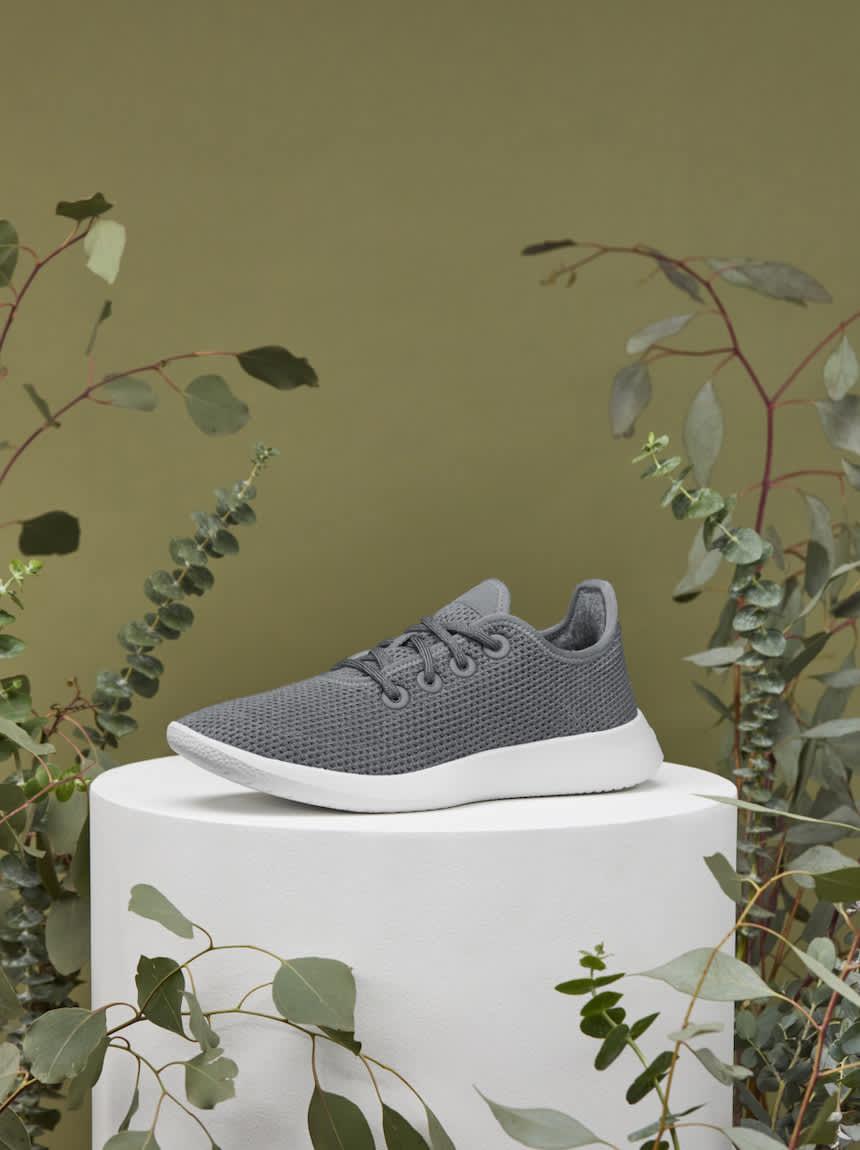 Allbirds Tree Runners & Reviews, Men's | Jet Black (Black Sole)