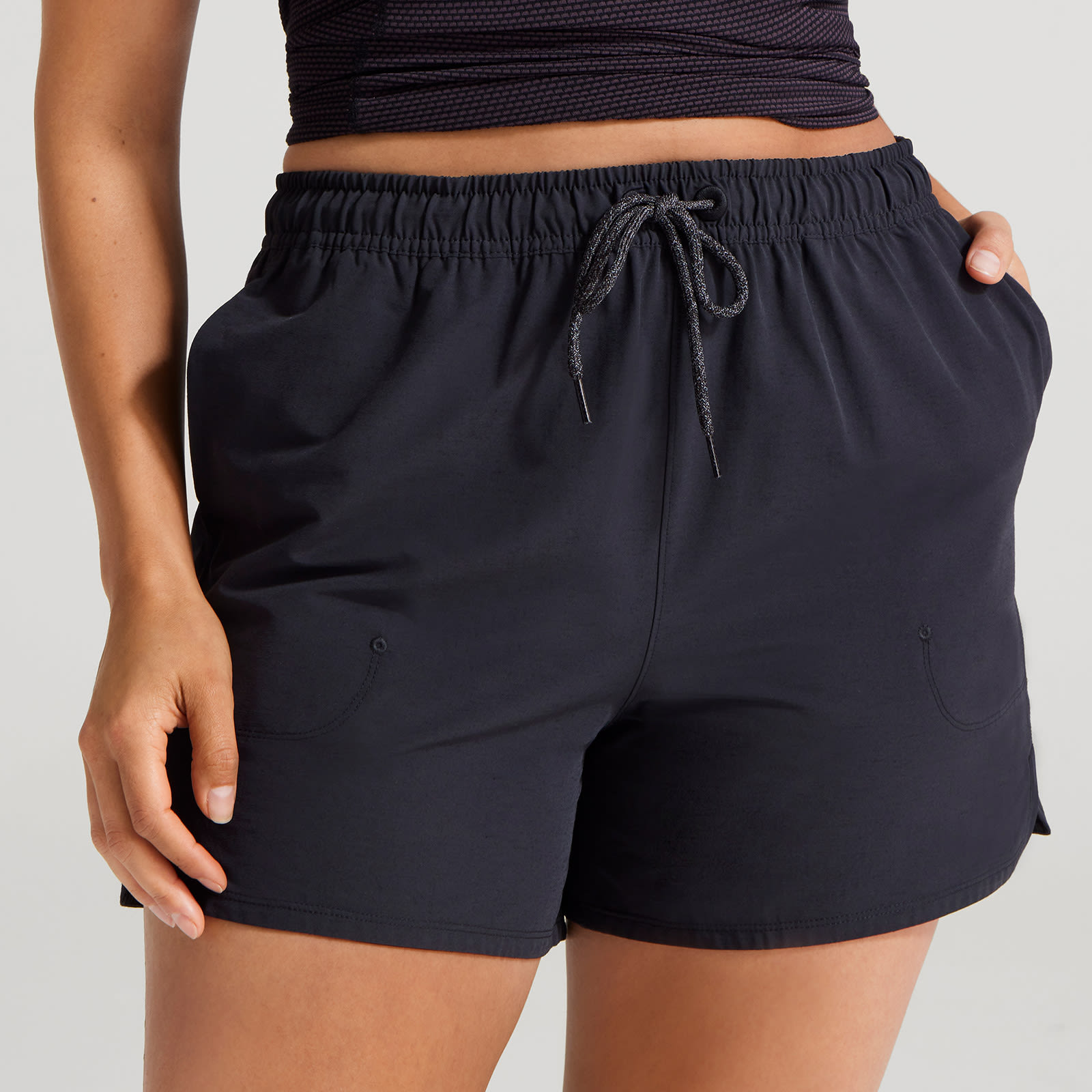 21Q3 perform-apparel custom-collection-page-crops-W 1600x1600 09